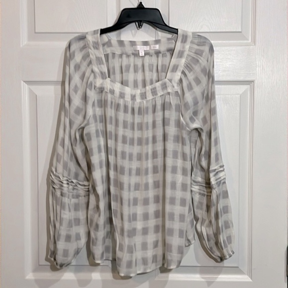Lauren Conrad Women's Shirred Peasant Top. Gray & Cream Plaid. Size XL